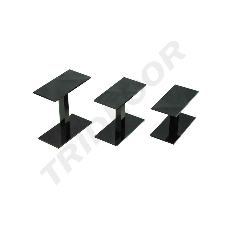 007121-Expositor-metacrilato-negro-3-alturas-independientes-tridecor