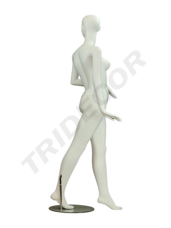 040783-maniquí-de-mujer-blanco-mate-con-rostro-posando-tridecor