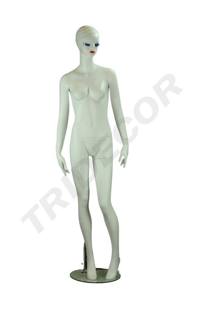 Maniquí femenino en blanco mate con pestañas azules y cabello esculpido