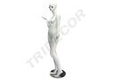 Maniquí femenino en blanco mate con pestañas azules y cabello esculpido