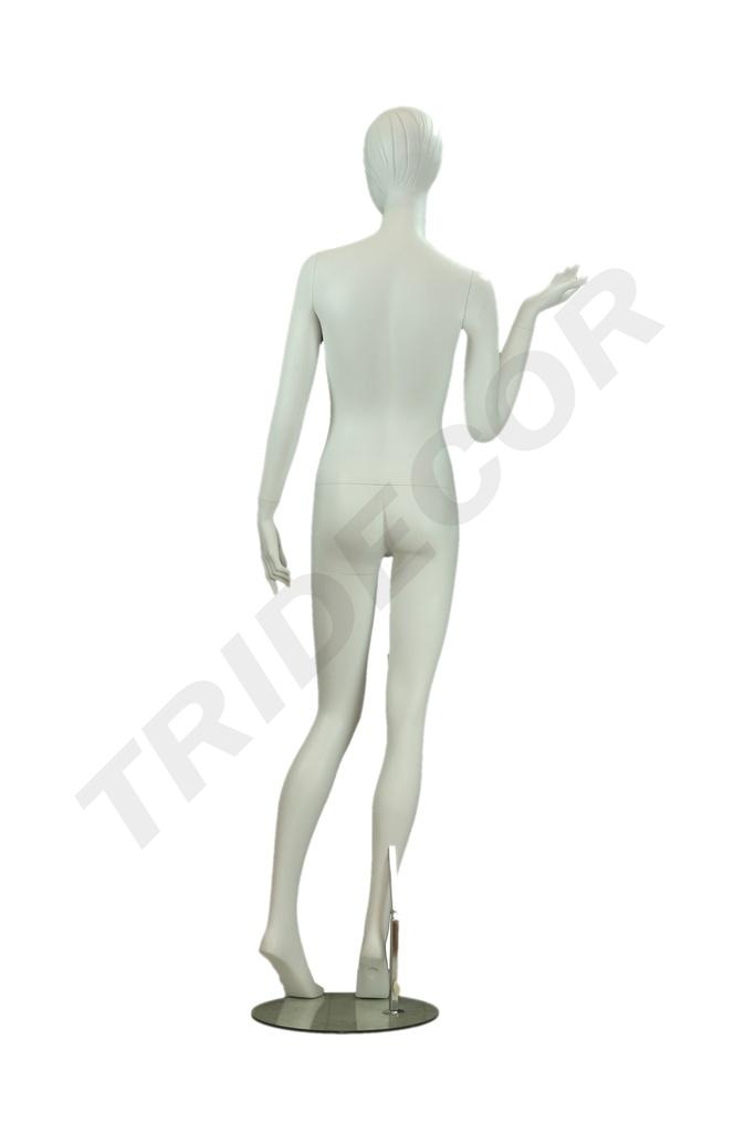Maniquí femenino en blanco mate con pestañas azules y cabello esculpido