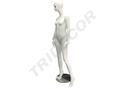 Maniquí femenino en blanco mate con pestañas azules y labios rojos
