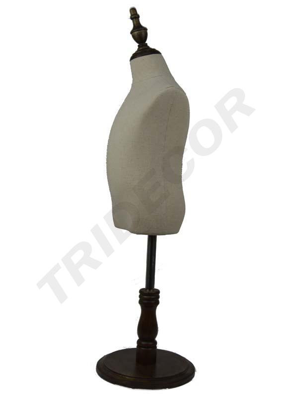 Busto de lino de un niño sin cabeza y brazos con copa y base redonda de madera oscura