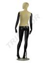 Maniquí femenino en negro mate y tela beige oscuro con la rodilla doblada