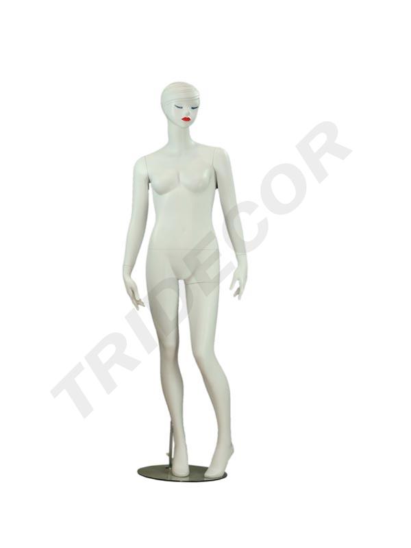 Maniquí femenino en blanco mate con pestañas azules y cabello esculpido