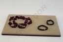 Base reversible para exposición de joyas de lino grueso o cuero sintético, con medidas de 40X30X1.5 CM