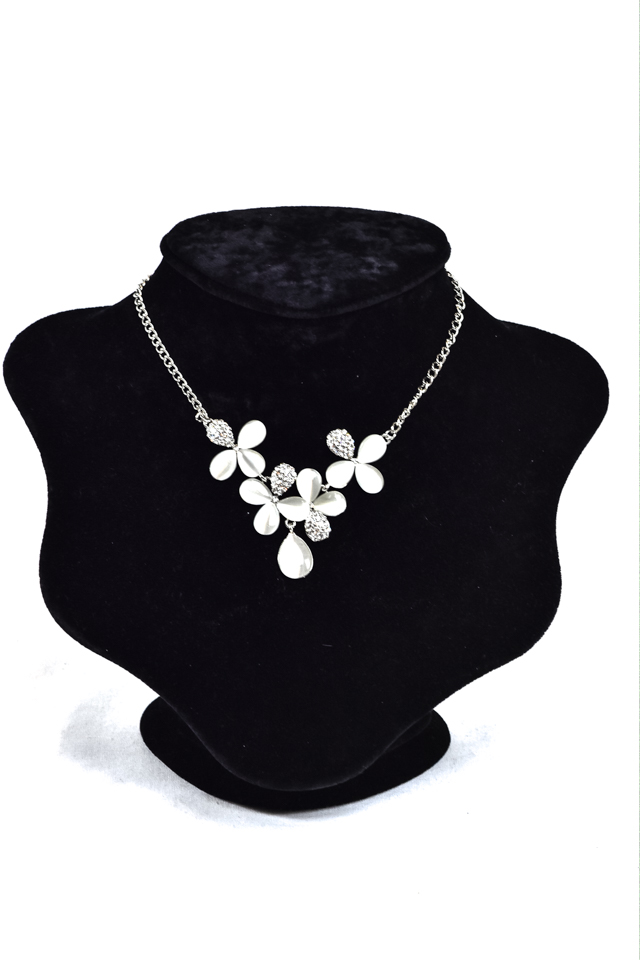 Exhibidor grande de collar de terciopelo negro