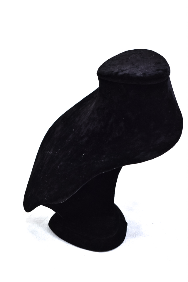 Exhibidor grande de collar de terciopelo negro