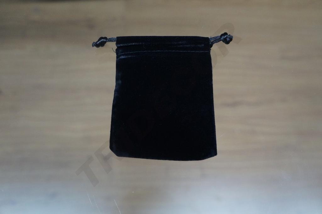 Bolsa Terciopelo Negro con Cordón 7X9cm 50U/Paq