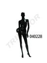 Maniquí femenino negro brillante con características
