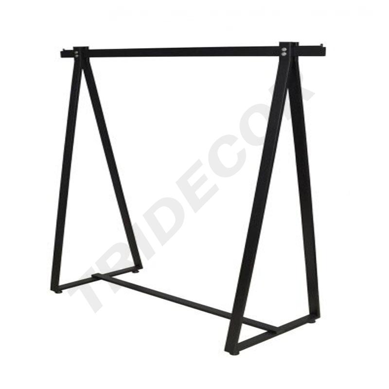 Perchero De Forma Triangular Color Negro 150X120X48 Cm Tridecor