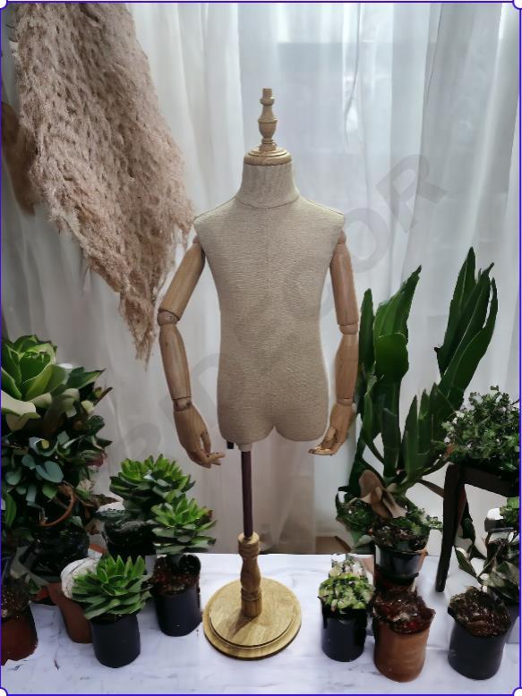 040896-Busto-infantil-con-brazos-articulados-en-madera-clara-tridecor