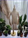 040896-Busto-infantil-con-brazos-articulados-en-madera-clara-tridecor