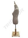 Busto de Mujer en Lino Amarillo con Copa y Base Rectangular de Madera Clara