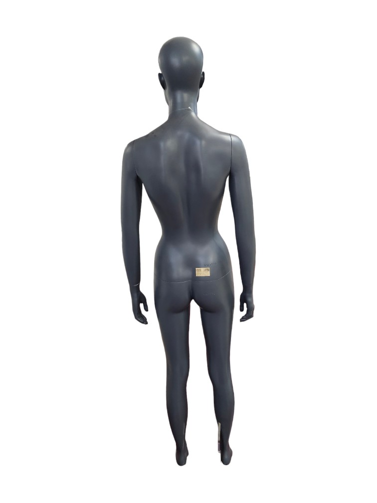 Maniqui-mujer-gris-mate-postura-recta-tridecor