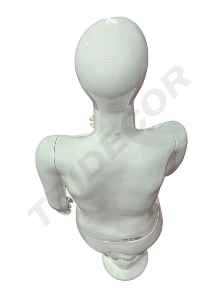 040694-Maniquí-de-mujer-abstracto-sentada-blanco-brillo-tridecor