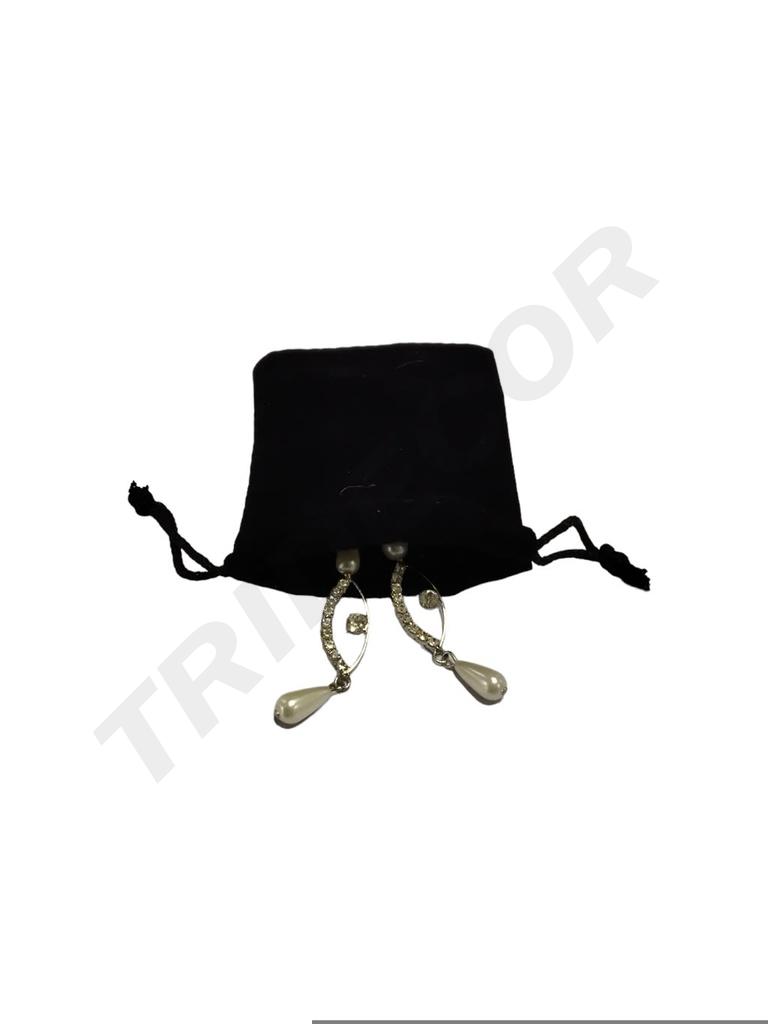 Bolsa Terciopelo Negro con Cordón 7X9cm 50U/Paq