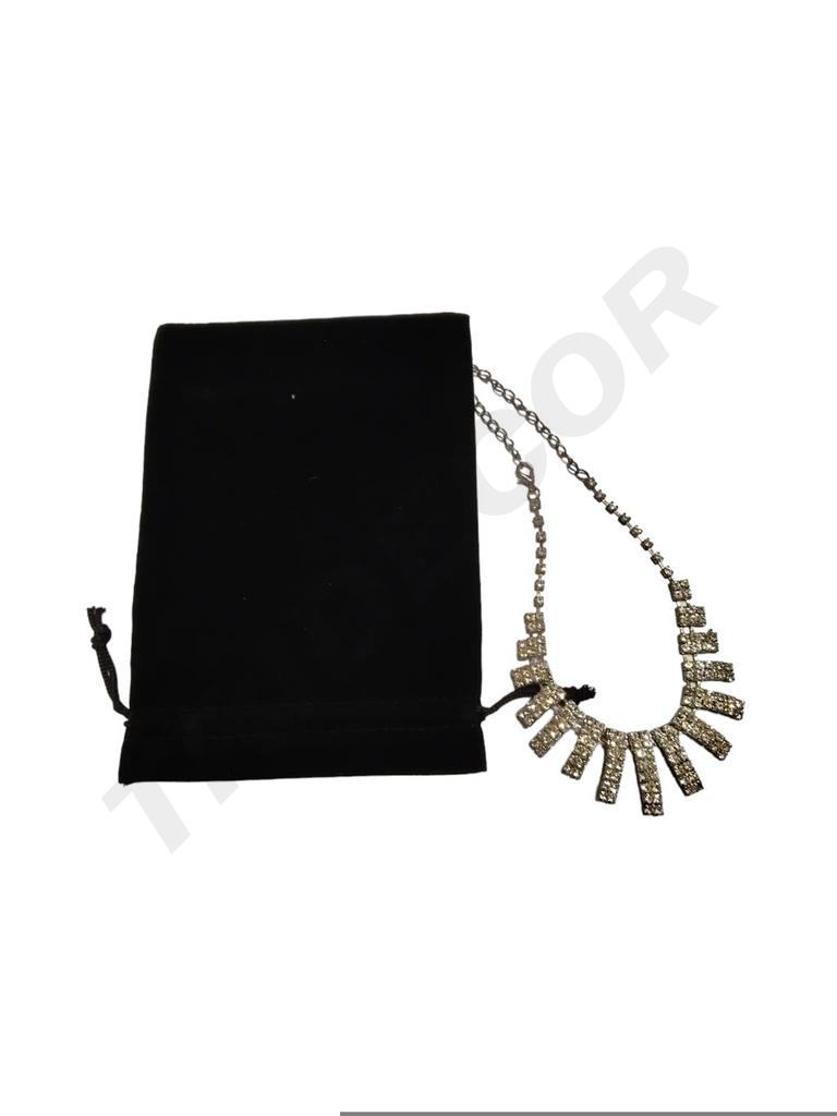 009423-Bolsas-cierre-cordón-en-terciopelo-negro-12-x-17-cm-tridecor