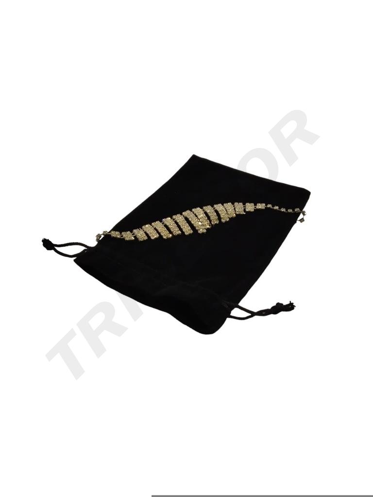 3-Bolsas-cierre-cordón-en-terciopelo-negro-12-x-17-cm-tridecor