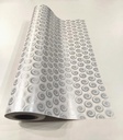 Rollos de papel de regalo plateado con espirales