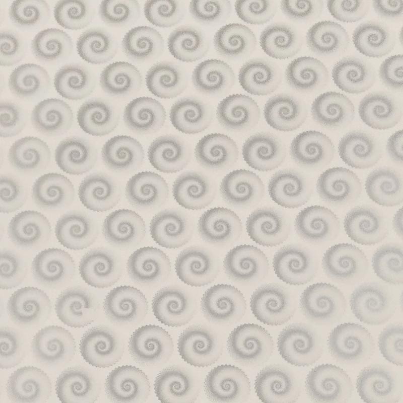 Rollos de papel de regalo plateado con espirales