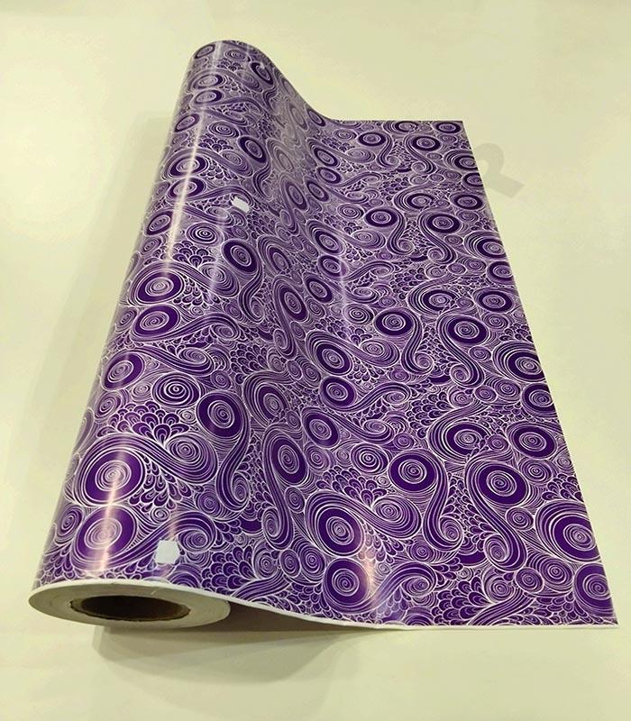 Papel de regalo morado con espirales 62 cm