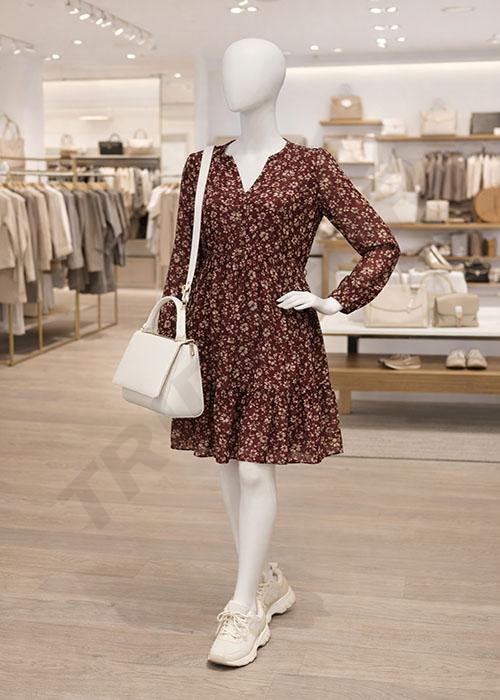 040193-maniqui-mujer-sin-rostro-blanco-mate-mano-en-cintura-tridecor