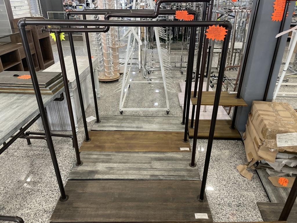 Cabide vintage com uma prateleira