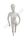Manequim feminino sentado em branco creme