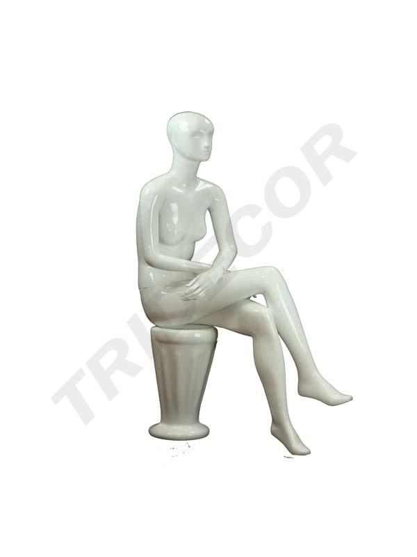 Maniquí De Mujer Sentada En Blanco Brillo Con Rostro
