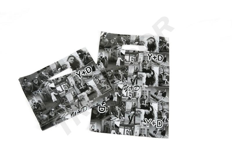 Sacos de plástico com alças recortadas 35X45 cm em preto e branco - 100 unidades