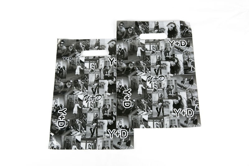 Pungi de plastic negre și albe cu mânere întărite decupate 45x35 cm - 100 de unități