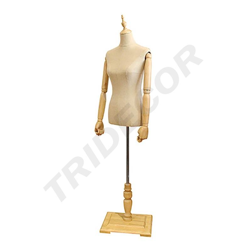 Busto di donna articolato in tessuto e legno