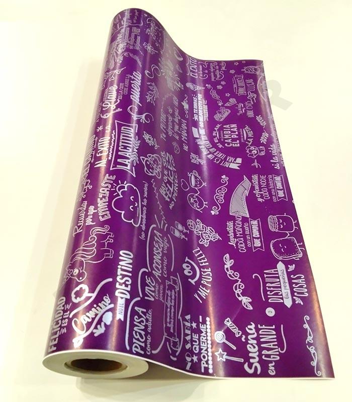 Rotolo di carta regalo viola con frasi 62 cm