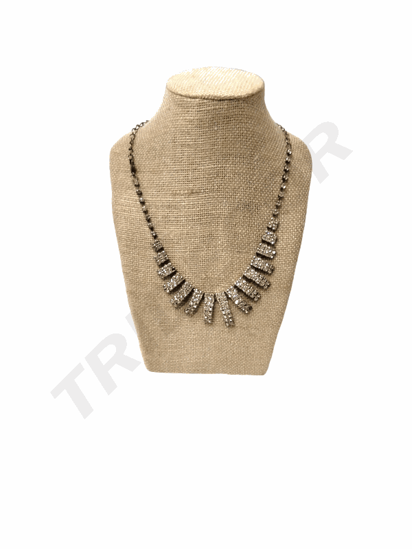 L2 Necklace Display