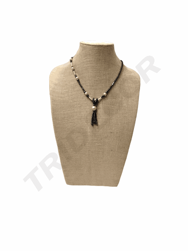 L5 Necklace Display