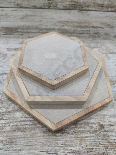 [0091032] 六角形木质和亚麻托盘 3 件套（小/米/升） Bandeja Hexagonal Madera y Lino Juego de 3 S/M/L 